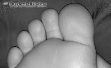 Feuchte Käsefüße einer Rothaarigen Feuchte Käsefüße beim Date.