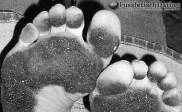 Ich habe immer schwarze Füße, denn ich laufe immer barfuß.