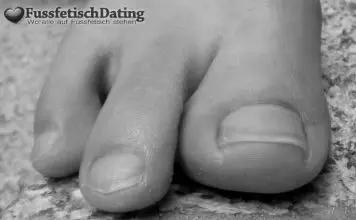 Sechs Zehen – Drei Zehen an jedem Fuß Frau mit sechs Zehen.