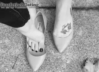 Zarte Füße einer hübschen Maklerin Habe zarte Füße, suche Mann.