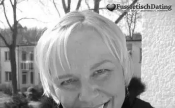 Berliner Blondine die Zehen lecken Magst du meine Zehen lecken?